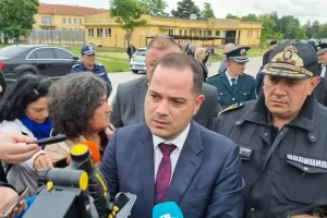 Калин Стоянов: Продължава тенденцията за намаляване на миграционния натиск към България