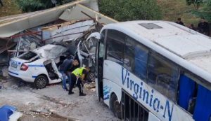 АВТОБУС С МИГРАНТИ УБИ ДВАМА ПОЛИЦАИ В БУРГАС