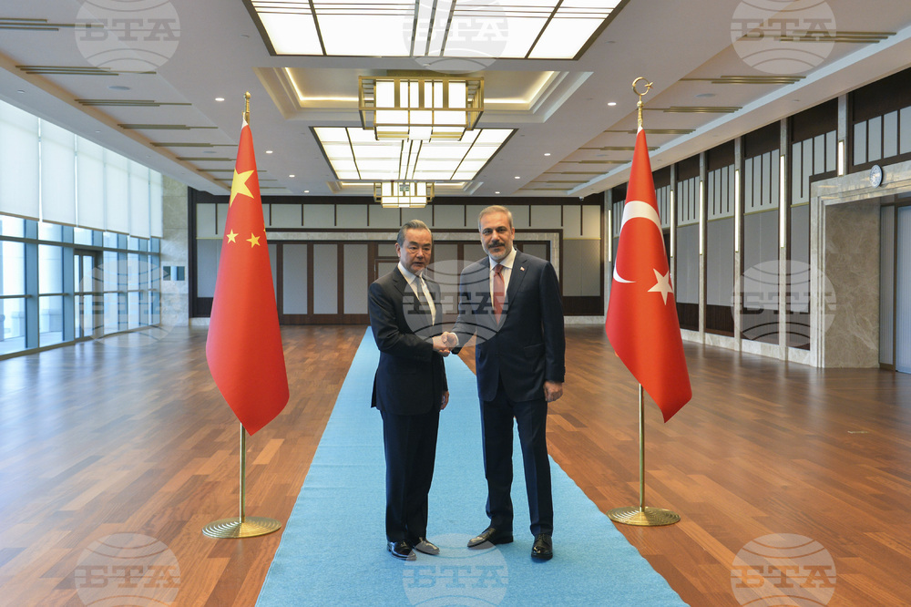 Външните министри на Турция и Китай откроиха значението на двустранните връзки за регионалния и световния мир