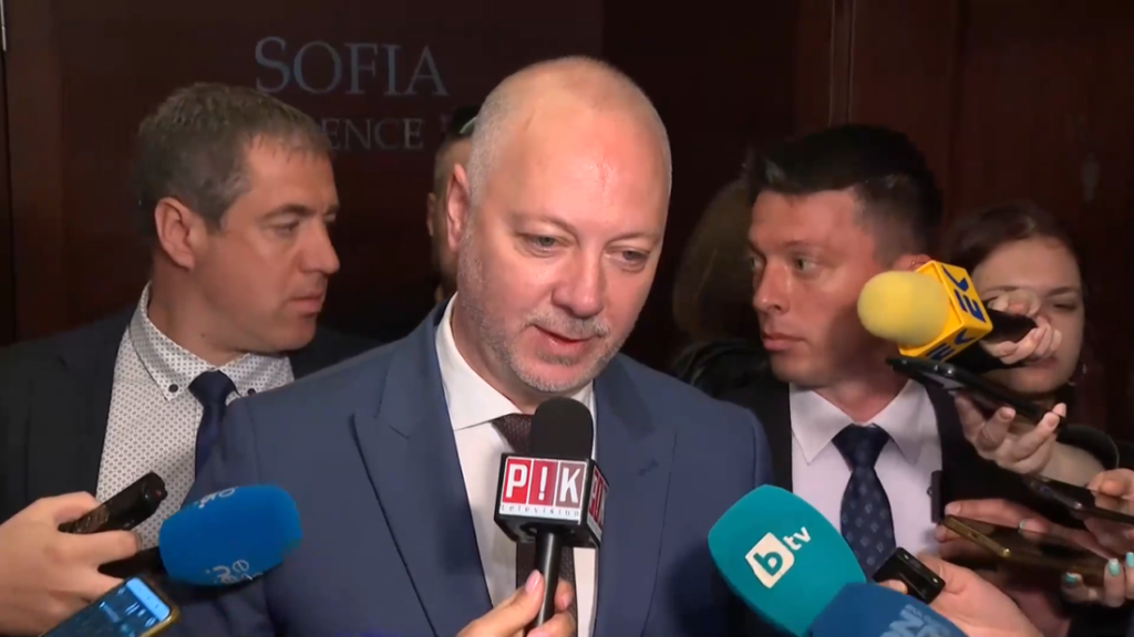 Подобно предложение за референдум би нарушило Конституцията, правото на ЕС, както и закона за пряко участиe на гражданите, каза премиерът Желязков