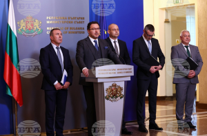 Купуването на икони като средство за намаляване на пътния травматизъм е въведено от кабинета на Кирил Петков с вътрешен министър Бойко Рашков, заяви министър Митов