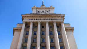 Министерският съвет да може да закрива частни вузове, реши парламентът на второ четене