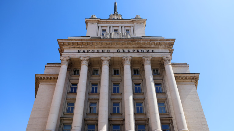 Министерският съвет да може да закрива частни вузове, реши парламентът на второ четене
