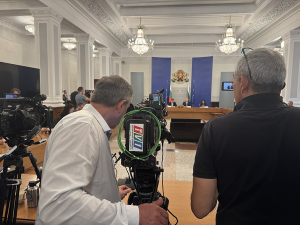ТВ1 предаде на живо посещението на Валдис Домбровскис за европейските медии