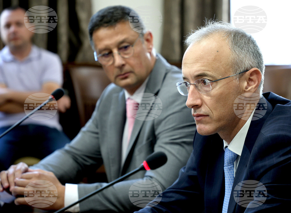 Конференция за бъдещето на България след въвеждането на еврото с Министър Вълчев и ректори на икономически университети се състоя във Варна