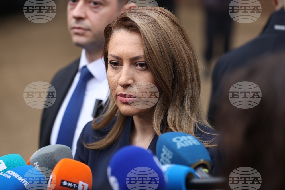 Политическо лице не бива да е служебен премиер, каза НС Рая Назарян след среща с президента