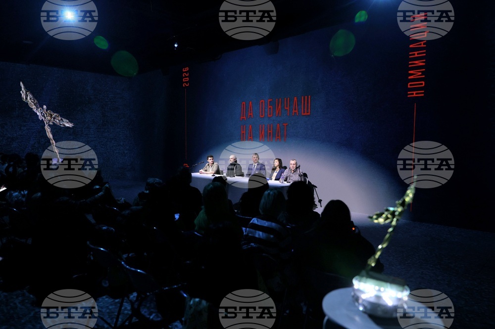 Певецът Веселин Маринов, актьорите Анета Сотирова и Ненчо Илчев и режисьорът Боньо Лунгов са сред носителите на „Икар"