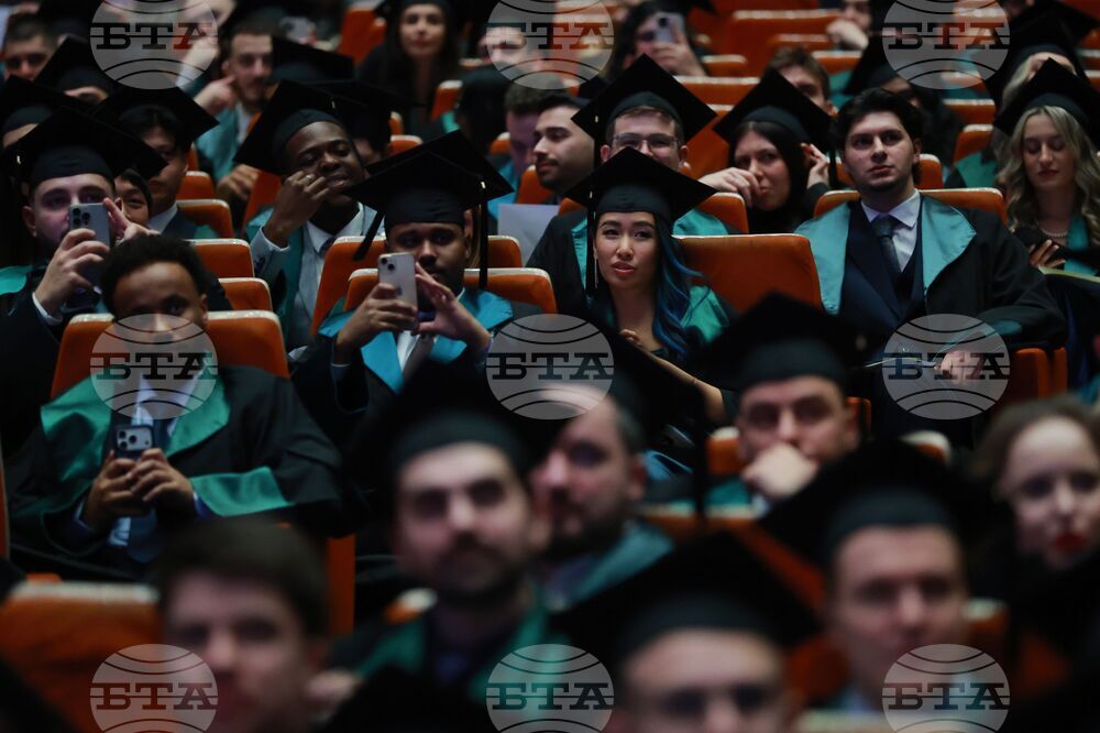 Общо 604 млади лекари от Медицинския университет в София получиха своите дипломи и положиха Хипократова клетва