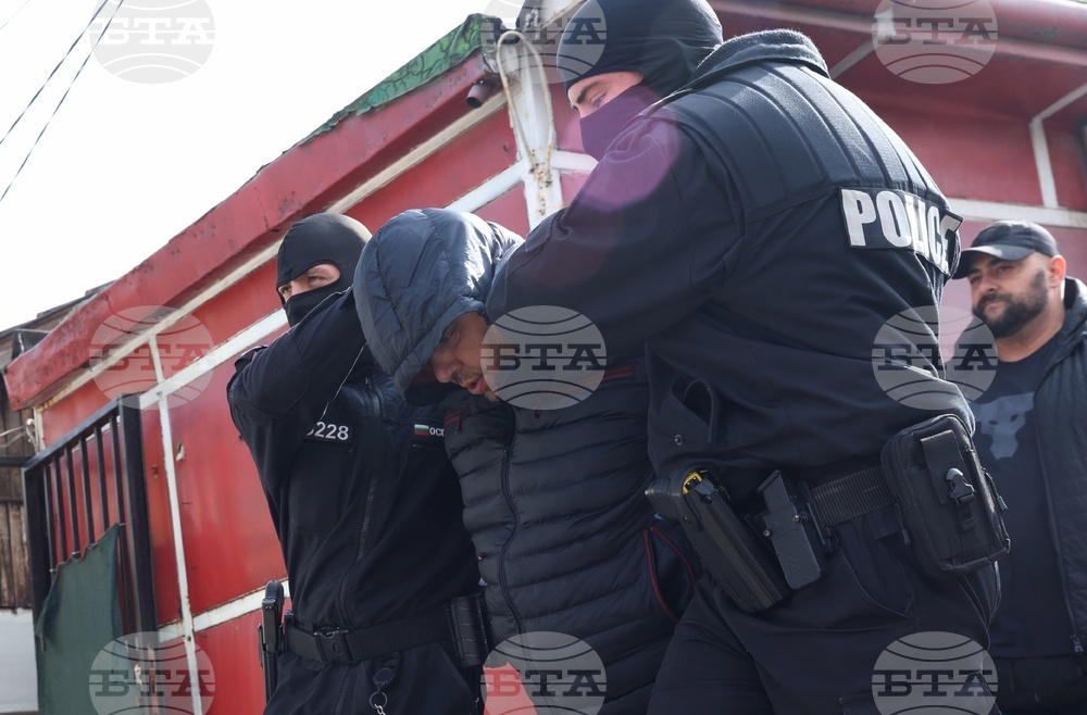 Задържани са 24 души за престъпления от всякакъв род, включително и изборна търговия, каза директорът на СДВР Любомир Николов