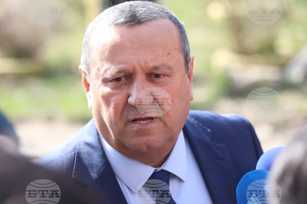 Държавата няма да допусне натиск върху уязвими групи преди изборите, заяви служебният социален министър Хасан Адемов