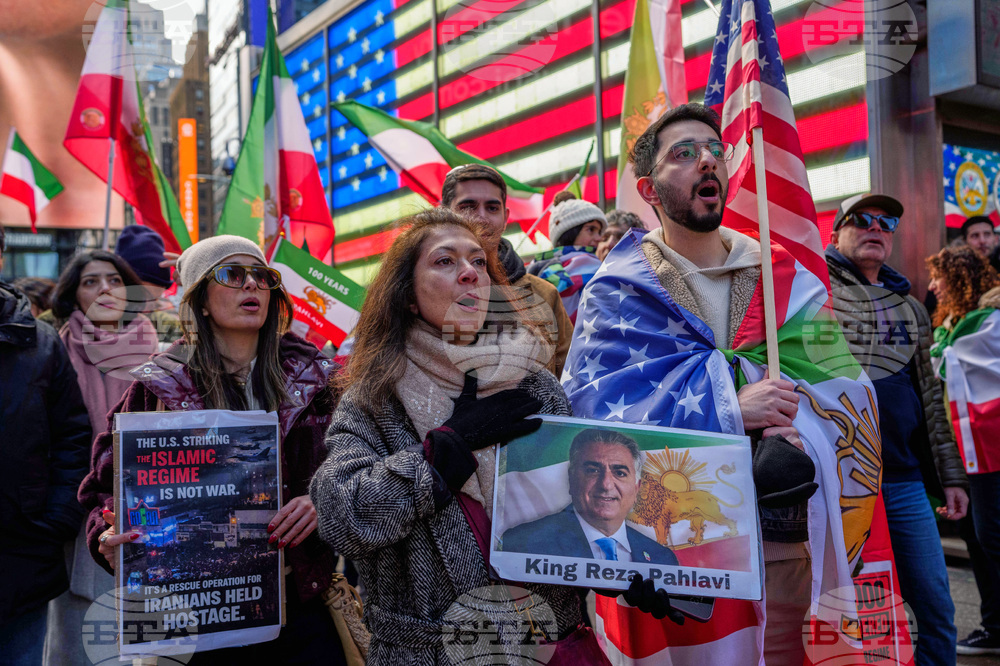 Смъртта на аятолах Хаменей "не означава автоматично край на системата", каза пред АФП вдовицата на последния ирански шах