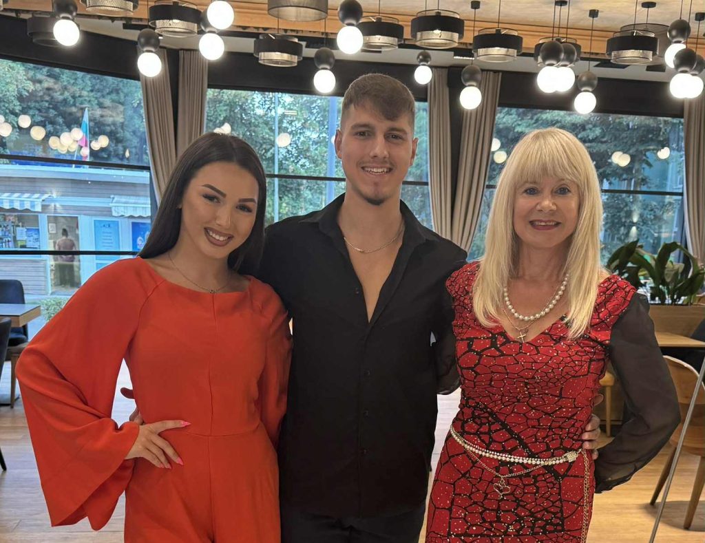 С танци и усмивка!