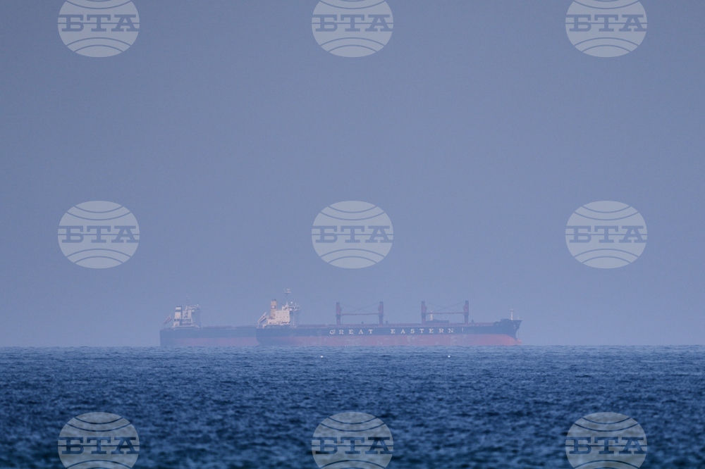 Най-малко три кораба бяха атакувани в Ормузкия проток, след като Тръмп обяви продължаване на примирието с Иран